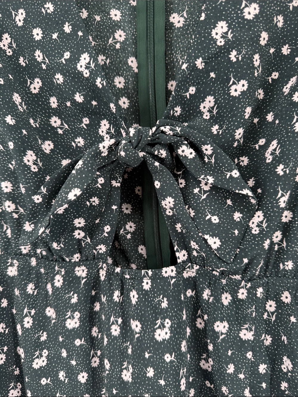Kittenish Green and White V-Neck Bishop Sleeve Sundress - Picture 2 of 9
